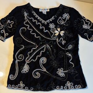 Lauren Michelle Embroidered top Sz Small